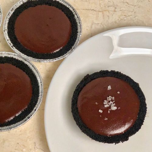 No-Bake Mini Salted Caramel Dark Chocolate Tarts | Wondercook